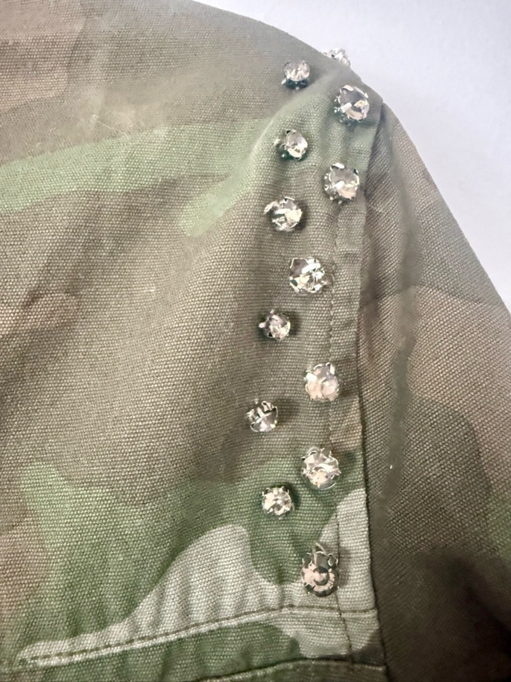 Etched Edgy Studded Camo Shacket 分 Military Chic Embellished Army Jacket - Picture 6 of 6